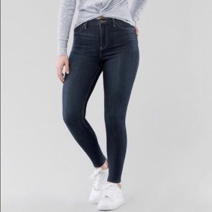 size 5 Long jeans from Hollister dark wash